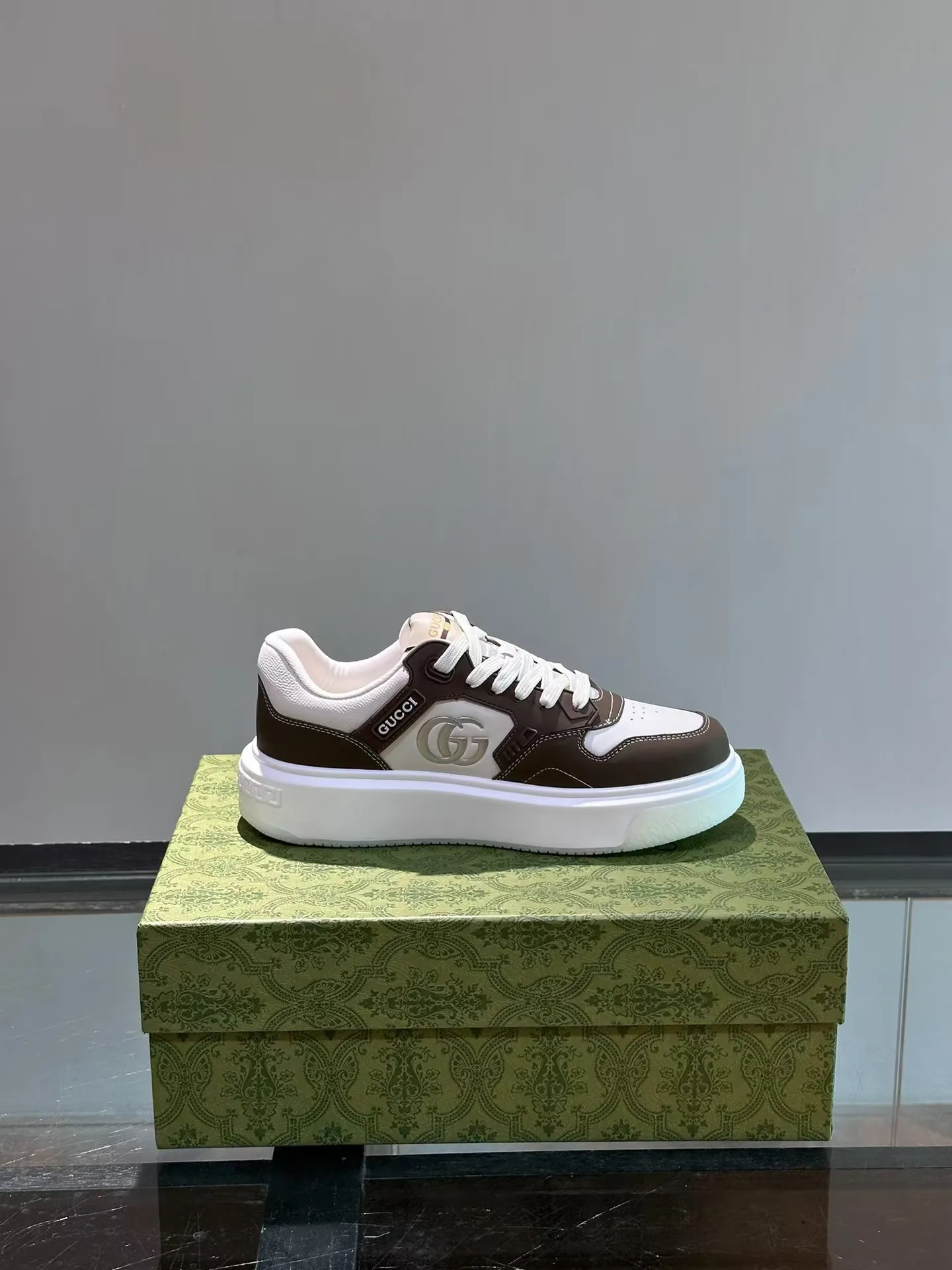 Men's Men's Shoes Men's Men's 💰460 new men's shoes GUCCI [Lightning] latest shoes shipped. Original quality, fashionable, made of special materials, sheepskin lining, brand new packaging. The foot feels super comfortable and the workmanship is impeccable. Size: 38-45